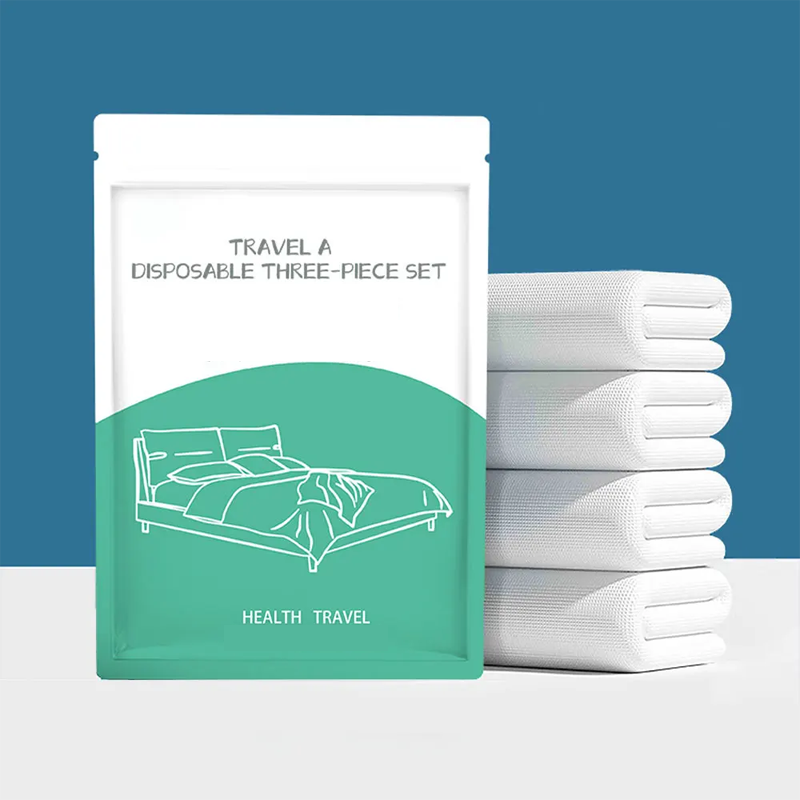 طقم مفارش سفر صحية  للاستخدام لمرة واحدة | يشمل ملاءة 240×220 سم، غطاء لحاف 240×220 سم، وغطاءي مخدة 50×80 سم (4 قطع)