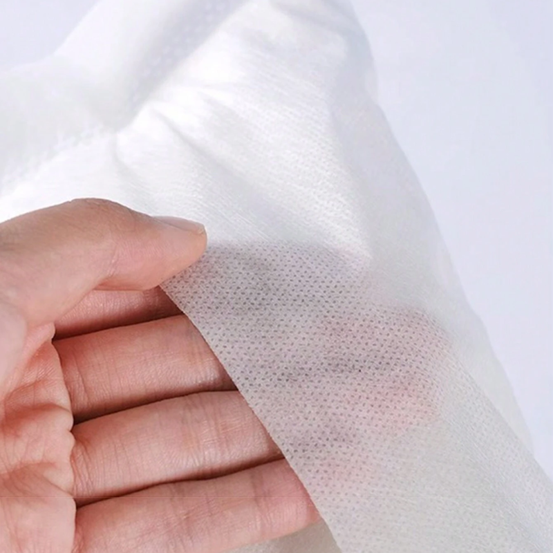 طقم مفارش سفر صحية  للاستخدام لمرة واحدة | يشمل ملاءة 240×220 سم، غطاء لحاف 240×220 سم، وغطاءي مخدة 50×80 سم (4 قطع)