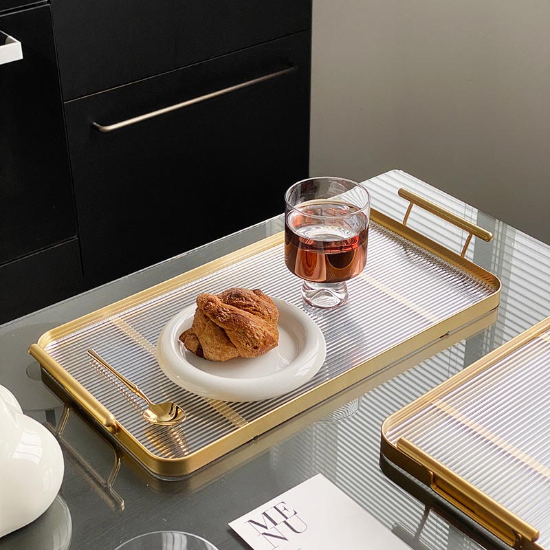 صينية تقديم مستطيلة من الحديد بلون ذهبي مع قاعدة اكريليك | 40 سم طول × 22 سم عرض