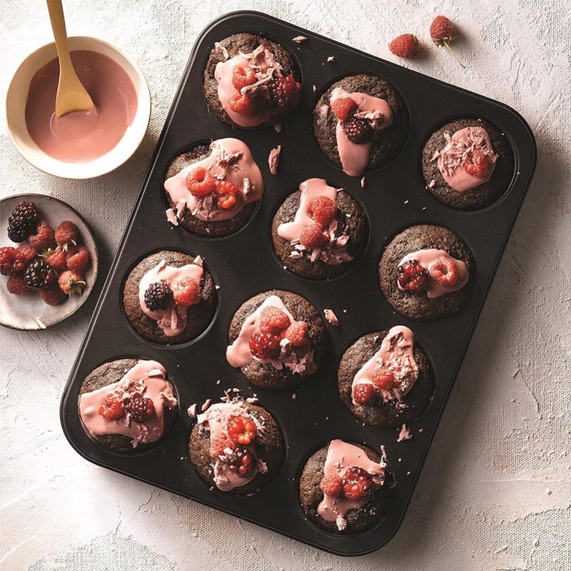 قالب مافن معدني غير لاصق من بيكرز سيكرت - Baker’s Secret | صينية كب كيك 12 تجويف – مقاس 40×28 سم