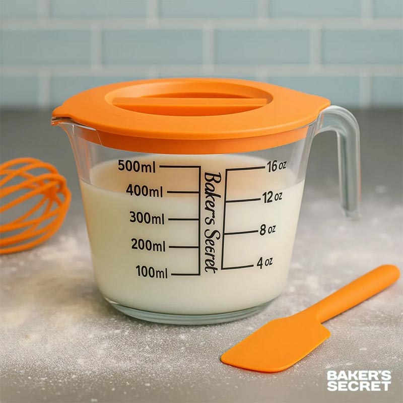كوب قياس زجاجي مدرج بغطاء من بيكرز سيكرت - Baker’s Secret | سعة 500 مل – تصميم أنيق ودقيق للقياس