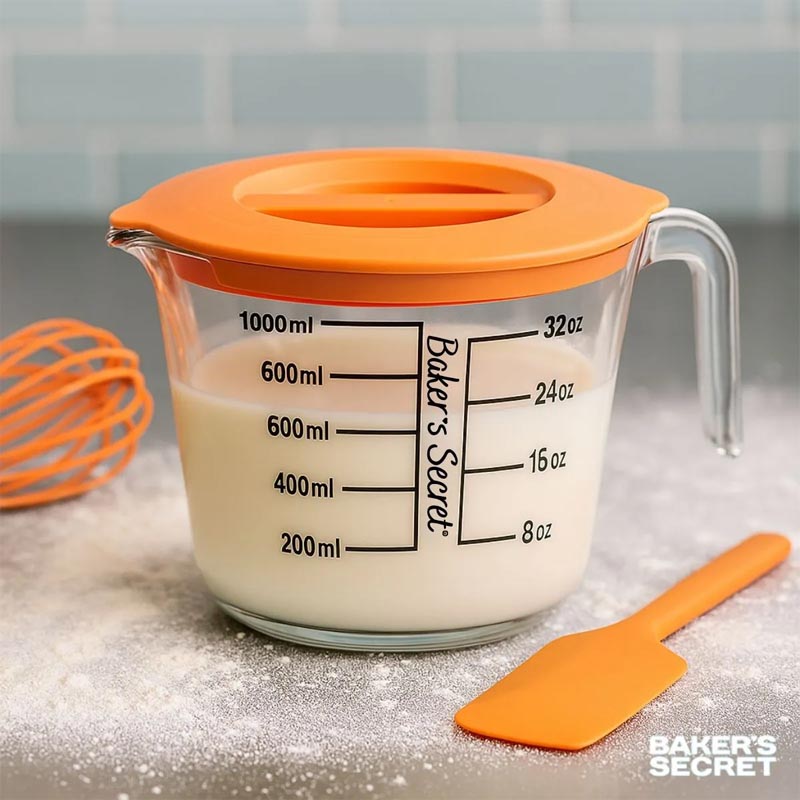 كوب قياس زجاجي مدرج بغطاء من بيكرز سيكرت - Baker’s Secret | سعة 1000 مل – تصميم أنيق ودقيق للقياس