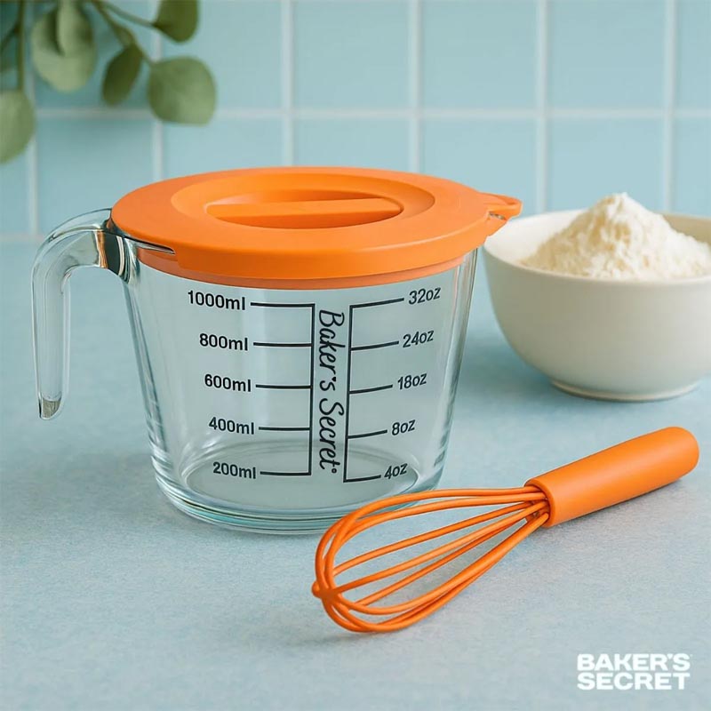كوب قياس زجاجي مدرج بغطاء من بيكرز سيكرت - Baker’s Secret | سعة 1000 مل – تصميم أنيق ودقيق للقياس