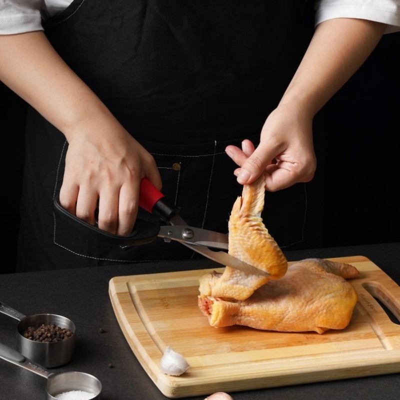 مقص مطبخ عالي الجودة من الستانلس ستيل لتقطيع الدجاج واللحوم من بيكرز سيكرت - Baker’s Secret