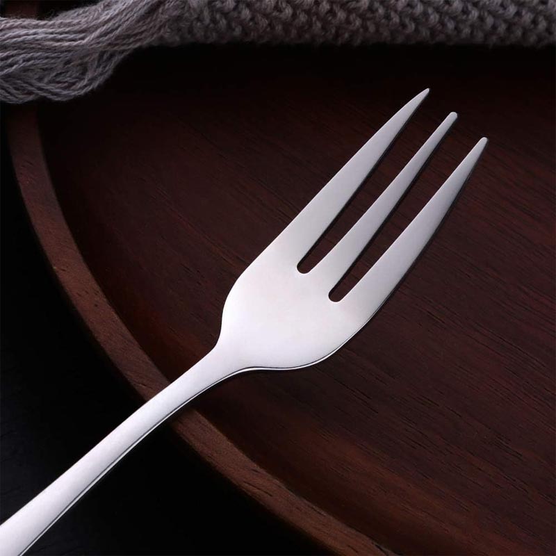 شوكة تقديم مصنوعة من الستانلس ستيل | الطول 24.5 سم – عرض رأس الشوكة 3.5 سم