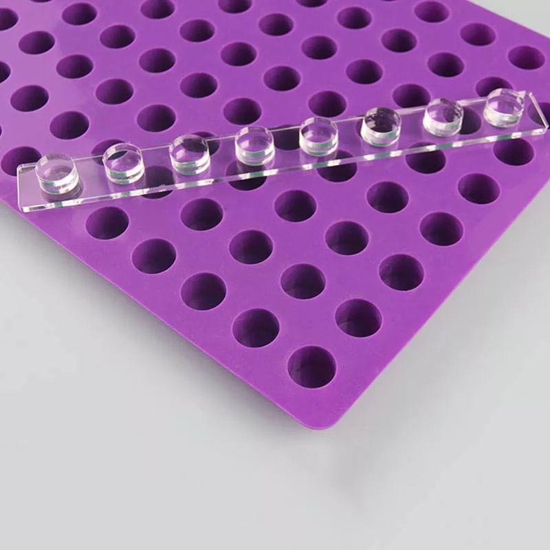 قالب سيليكون بنفسجي 88 تجويفة دائرية مع مكبس اكريليك شفاف 8 تجويفات – مناسب لحلا الطبقات، البرالين، الشوكولاتة، الجيلي، والكراميل