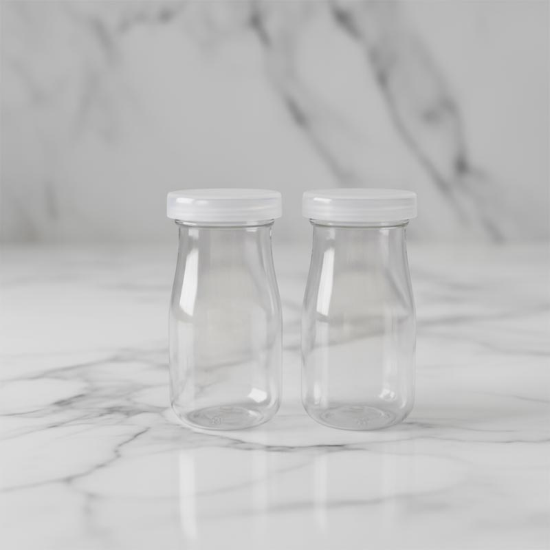 حزمة علب بلاستيك شفافة للعصير والقهوة الباردة – سعة 100 مل، مع أغطية محكمة الإغلاق، تحتوي على 12 علبة