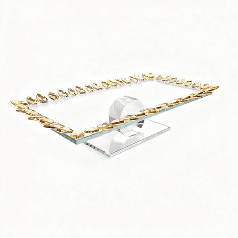 صينية تقديم فاخرة من الزجاج الشفاف بإطار مرصع بكريستالات ذهبية – مقاس 50 سم طول × 20 سم عرض × 10 سم ارتفاع