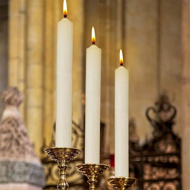 طقم من 5 شموع ديكور بيضاء طويلة بطول 23 سم وقطر 2 سم، مناسبة لحوامل الشموع وتزيين الطاولات والمناسبات