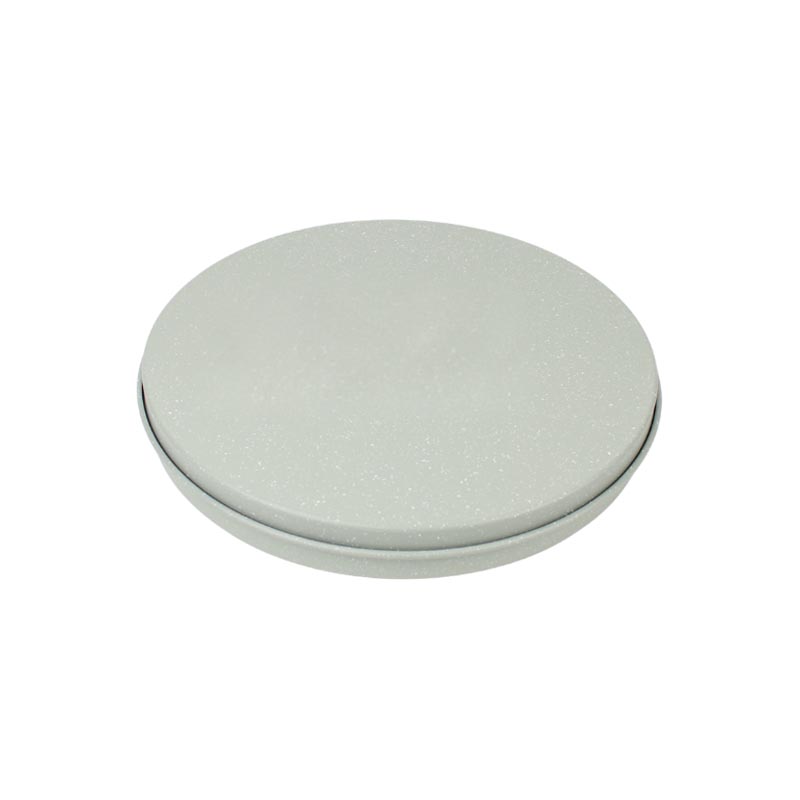 صحن بسبوسة بطلاء جرانيت مع غطاء محكم وقالب تقطيع عملي – قطر 28 سم، العمق 4 سم