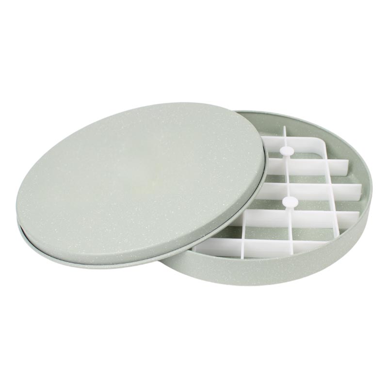 صحن بسبوسة بطلاء جرانيت مع غطاء محكم وقالب تقطيع عملي – قطر 28 سم، العمق 4 سم