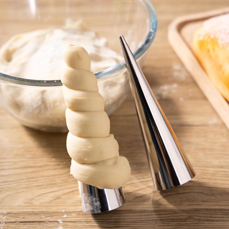 اقماع مخروطية للمعجنات ستانلس ستيل – 8 حبات